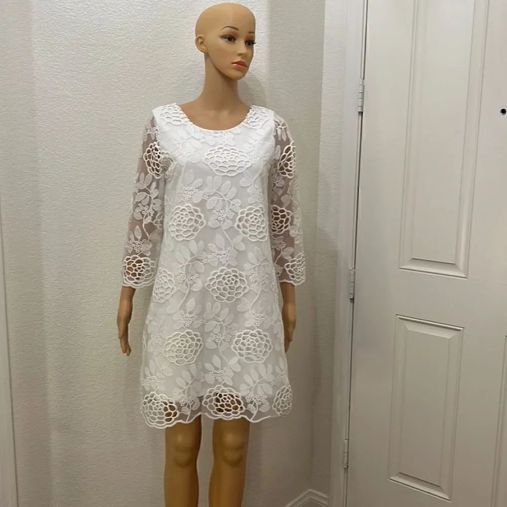 Dina Be White Dress Med Scoop Neck Floral Appliqué Sheer 3/4 Sleeves Lined Mini